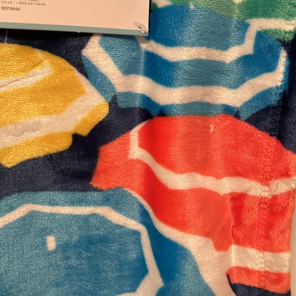 🆕 Tommy Bahama Ultra Soft Plush Throw w/Umbrellas - NWT - Picture 7 of 7
